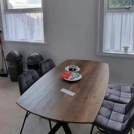 Charmstay Shepherds Bush London Exterior photo