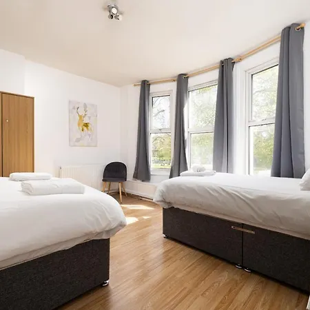 Charmstay Shepherds Bush London Exterior photo