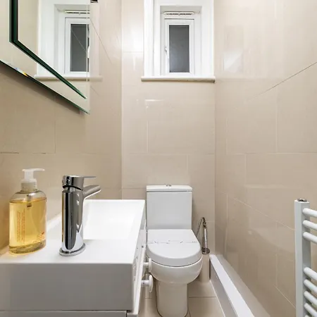 Charmstay Shepherds Bush London Exterior photo